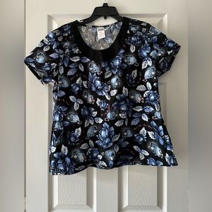 Disney short sleeve top is a size Extra Large.